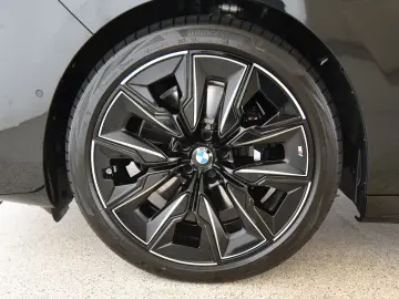BMW 740d xDrive M Sport Pro ACC Pano B&W HUD AHK LED