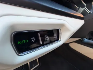 LAMBORGHINI Urus S  Nero Nemesis  23   Keramik  B&O  3D  HUD