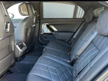 BMW 750e xDr.  MSPORT PRO LOUNGE SEAT FUND ENT 2026