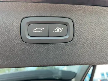 VOLVO XC90 T8 AWD Ultra Dark Auto