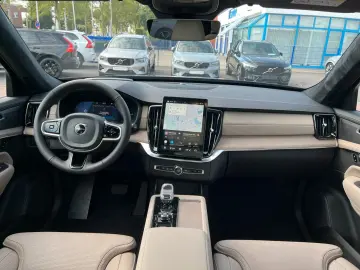 VOLVO XC90 T8 AWD Ultra Dark Auto