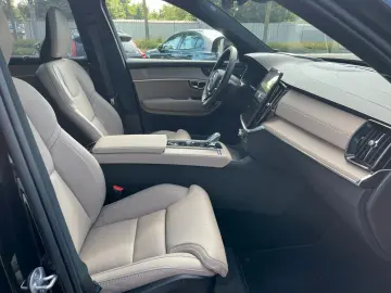 VOLVO XC90 T8 AWD Ultra Dark Auto