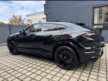 Lamborghini Urus SE Black Orange New Car