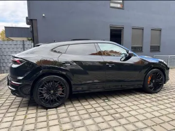 Lamborghini Urus SE Black Orange New Car