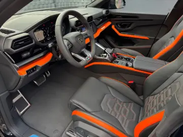 Lamborghini Urus SE Black Orange New Car