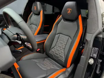 Lamborghini Urus SE Black Orange New Car