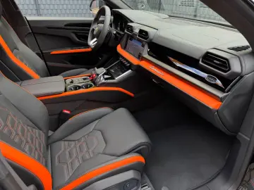 Lamborghini Urus SE Black Orange New Car