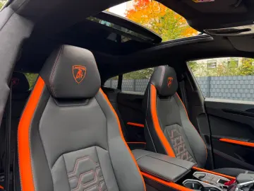 Lamborghini Urus SE Black Orange New Car