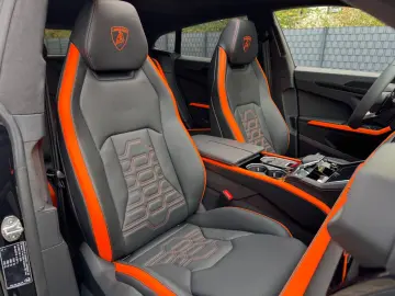 Lamborghini Urus SE Black Orange New Car