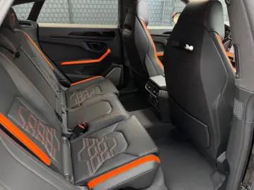 Lamborghini Urus SE Black Orange New Car