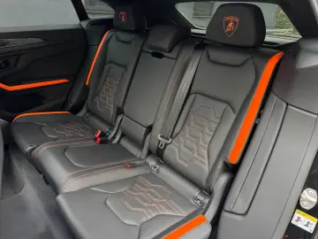 Lamborghini Urus SE Black Orange New Car