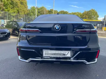 BMW 740d xDrive M Sport   Massage ventilation auxiliar heat