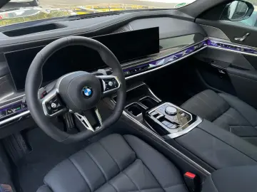 BMW 740d xDrive M Sport   Massage ventilation auxiliar heat