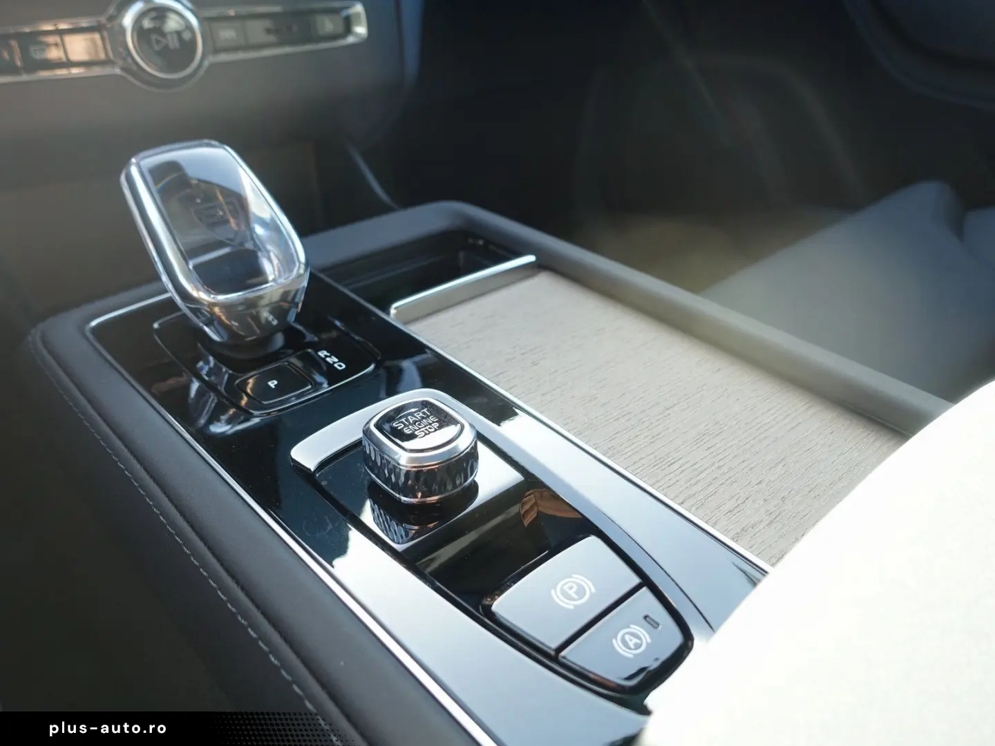 VOLVO XC90 Plus  T8 AWD Plug-in HUD H&K Pano