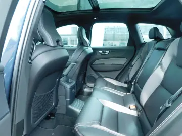 VOLVO XC60 T8 AWD Plus Black Edition