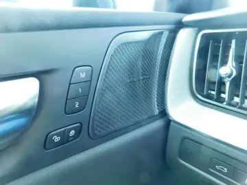 VOLVO XC60 T8 AWD Plus Black Edition