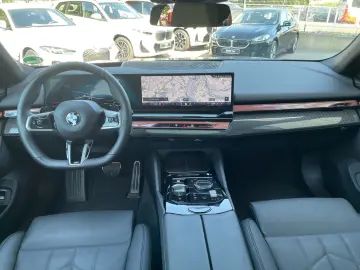 BMW 520i Sedan M Sport 360 Ventilation Pano