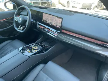 BMW 520i Sedan M Sport 360 Ventilation Pano