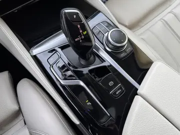 BMW 520d Lim Luxury Line SCHIEBEDACH KAMERA LEDER