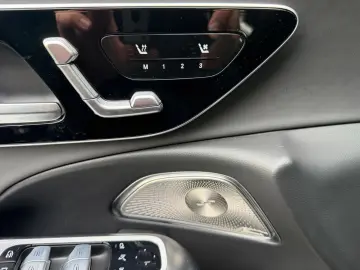 MERCEDES-BENZ E 220d AMG  NAPPA  SUPER  PANO  Head-up  STH.
