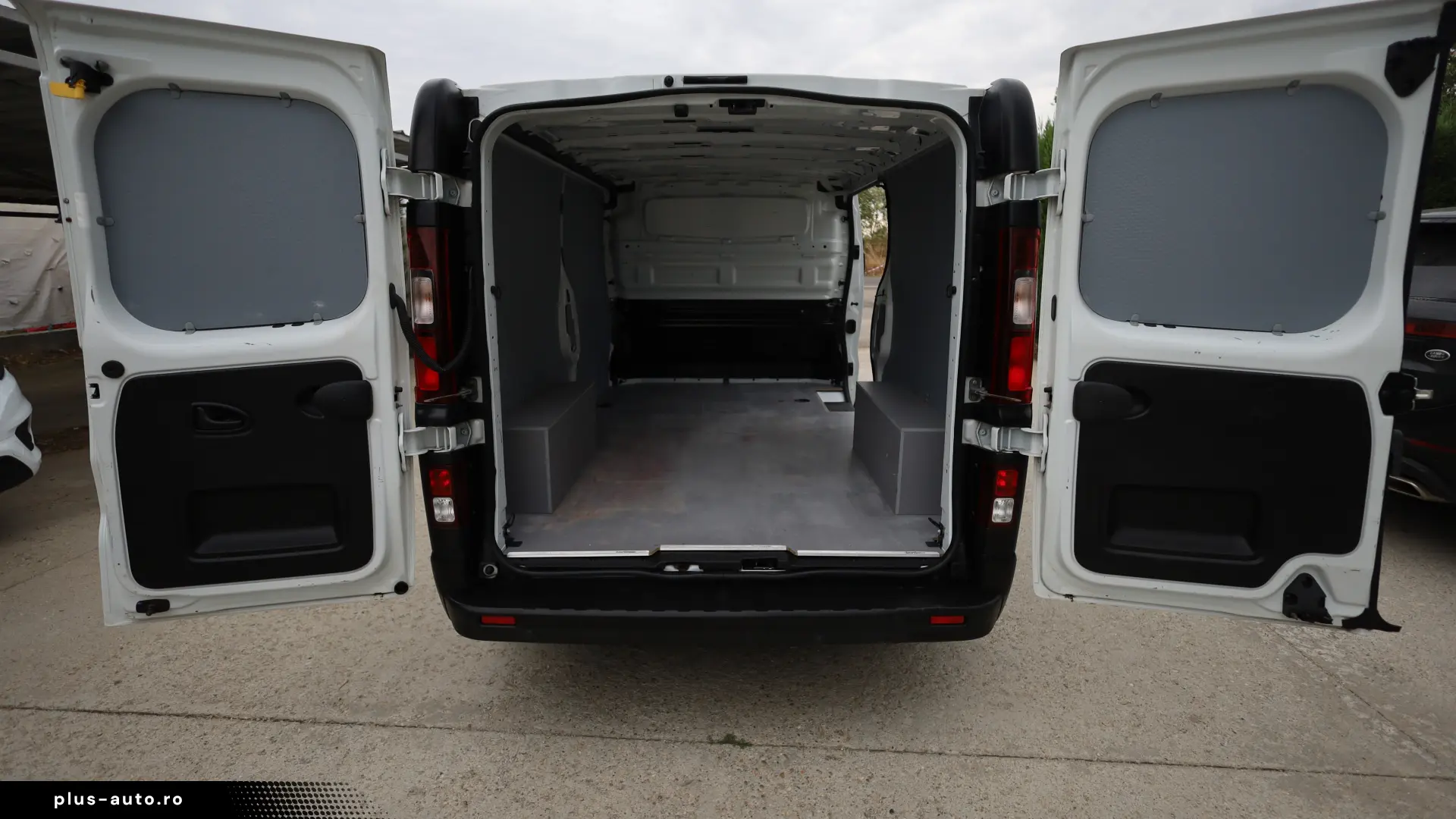 Renault Trafic L2H1 2.0D 120CP