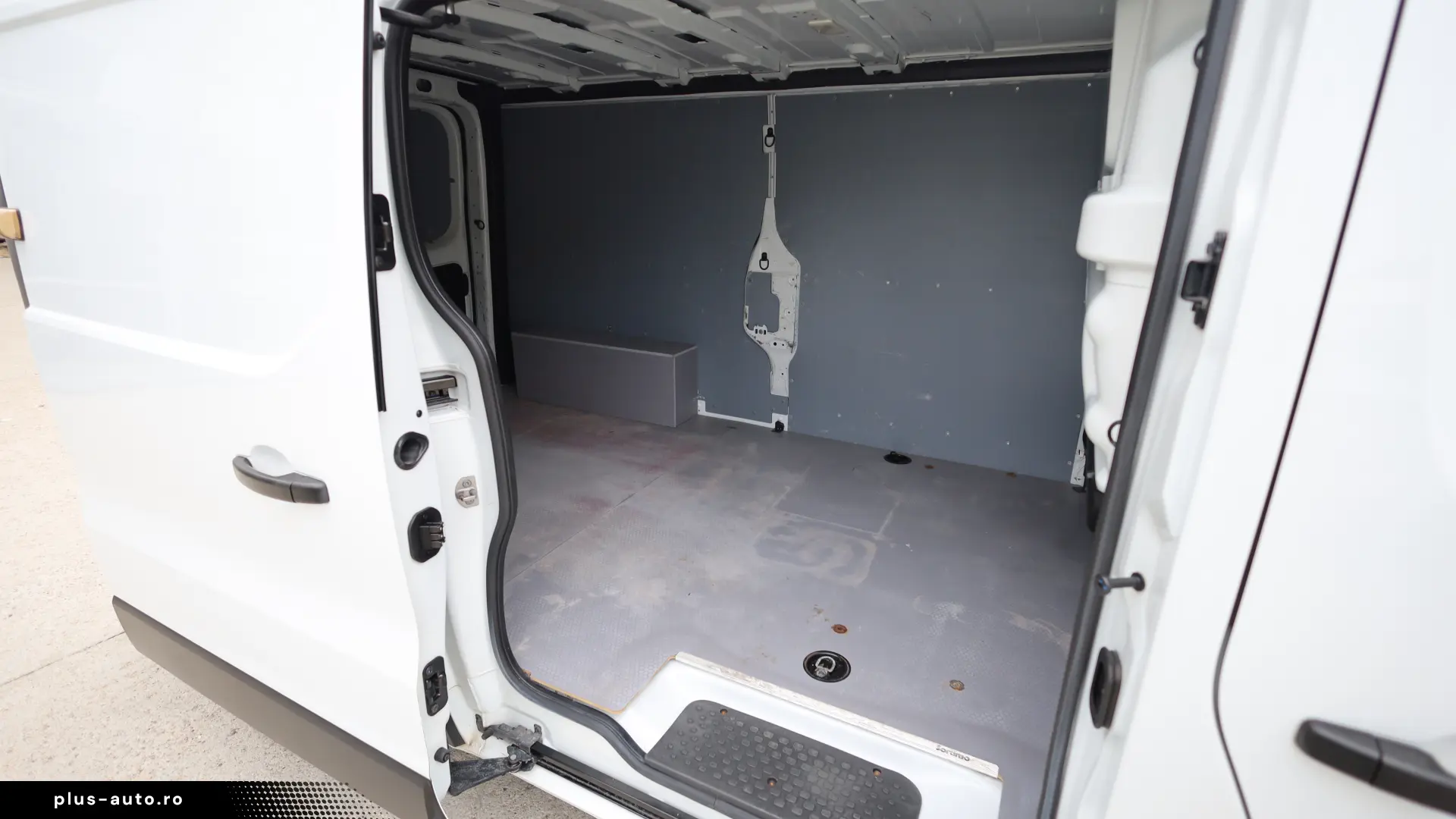 Renault Trafic L2H1 2.0D 120CP