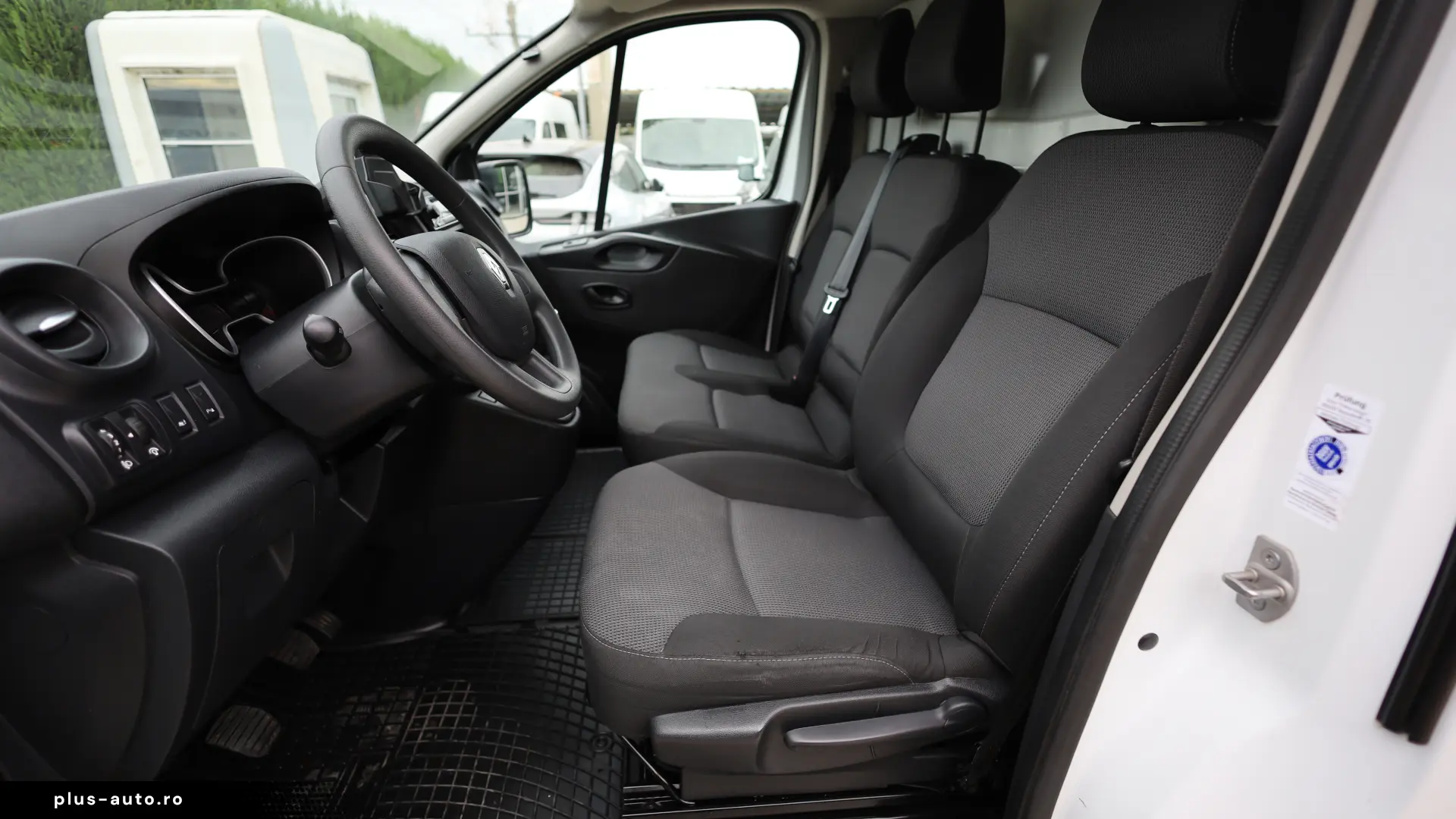 Renault Trafic L2H1 2.0D 120CP