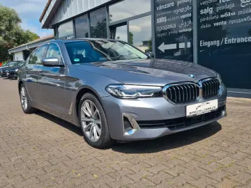 BMW 530e Luxury Line- AHK - eGlas-SD - CAM - 8 x ALU
