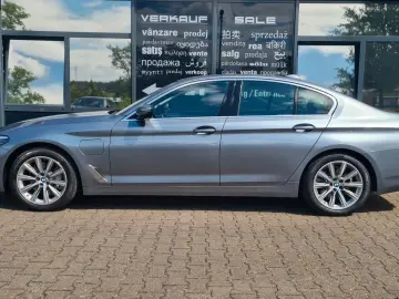 BMW 530e Luxury Line- AHK - eGlas-SD - CAM - 8 x ALU
