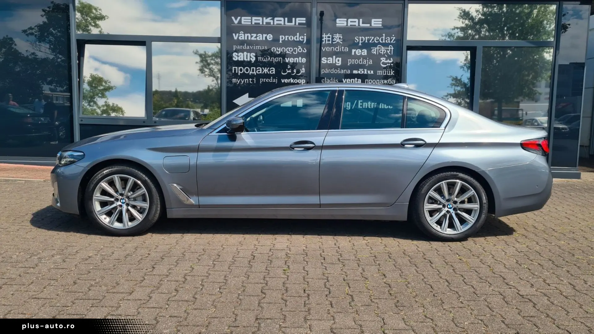 BMW 530e Luxury Line- AHK - eGlas-SD - CAM - 8 x ALU