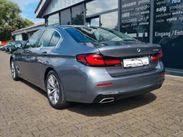 BMW 530e Luxury Line- AHK - eGlas-SD - CAM - 8 x ALU