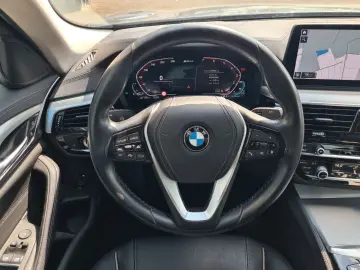 BMW 530e Luxury Line- AHK - eGlas-SD - CAM - 8 x ALU