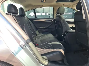 BMW 530e Luxury Line- AHK - eGlas-SD - CAM - 8 x ALU