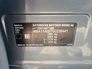 BMW 530e Luxury Line- AHK - eGlas-SD - CAM - 8 x ALU