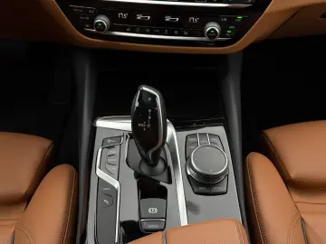 BMW 530 e xDrive Sport Line VOLLEDER SOFT-CLOSE LED