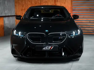 BMW M5 Limousine  360