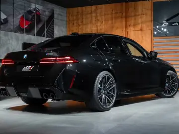 BMW M5 Limousine  360