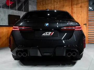 BMW M5 Limousine  360