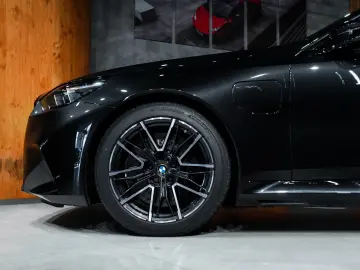 BMW M5 Limousine  360