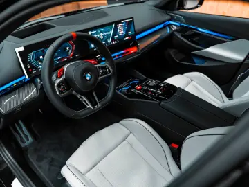 BMW M5 Limousine  360