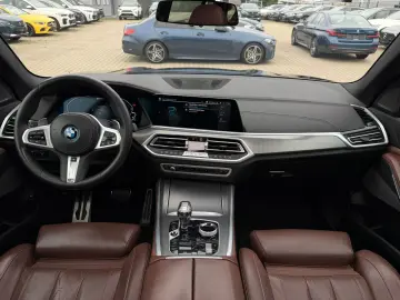 BMW X5 xDrive 45e MSport   Skylounge   Soft close