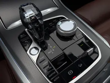 BMW X5 xDrive 45e MSport   Skylounge   Soft close