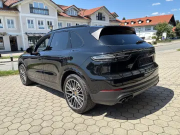 PORSCHE Cayenne S Platinum Edition LUFT ACC PANO BOSE