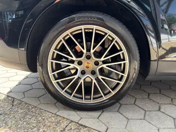 PORSCHE Cayenne S Platinum Edition LUFT ACC PANO BOSE