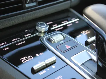 PORSCHE Cayenne  Abstandstempomat  Navi