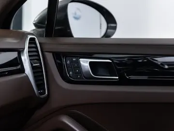 PORSCHE Cayenne  ACC PANO LUFT SPUR 360-CAM 21
