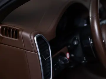 PORSCHE Cayenne  ACC PANO LUFT SPUR 360-CAM 21