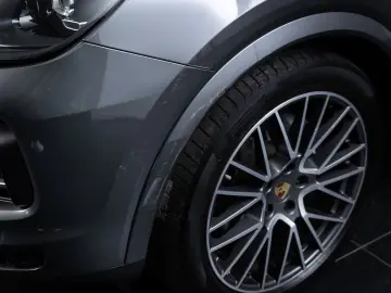 PORSCHE Cayenne  ACC PANO LUFT SPUR 360-CAM 21