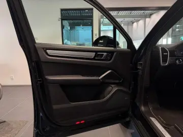PORSCHE Cayenne E-Hybrid Platinum Edition