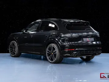 PORSCHE Cayenne E-Hyb PLATINUM EDT SportDesign 22  Pano